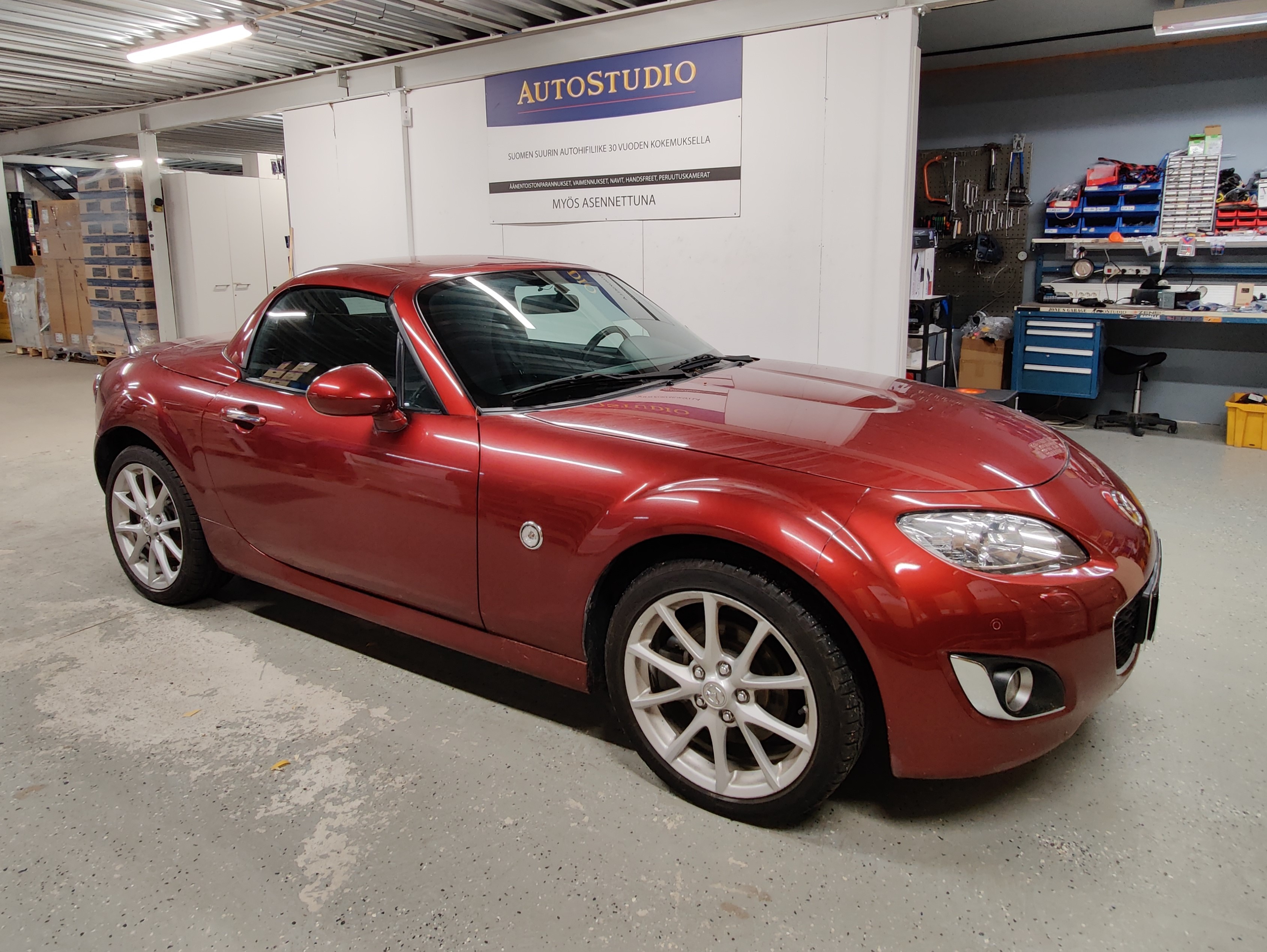 Esimerkkiasennus - Mazda MX-5 2010 Esimerkkiasennus - Mazda MX-5 2010