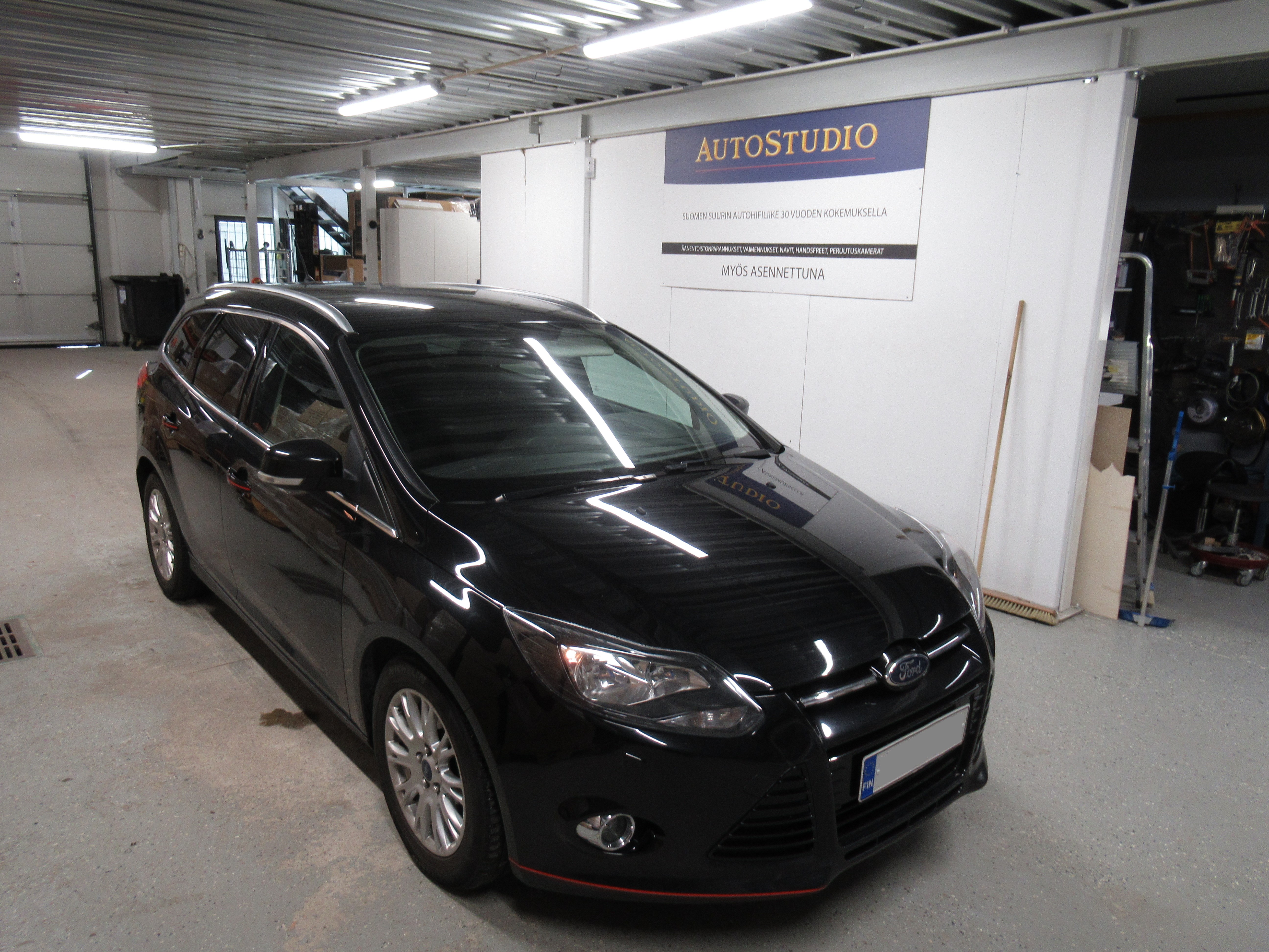Ford Focus 2013 soittimen vaihto Ford Focus 2013 soittimen vaihto