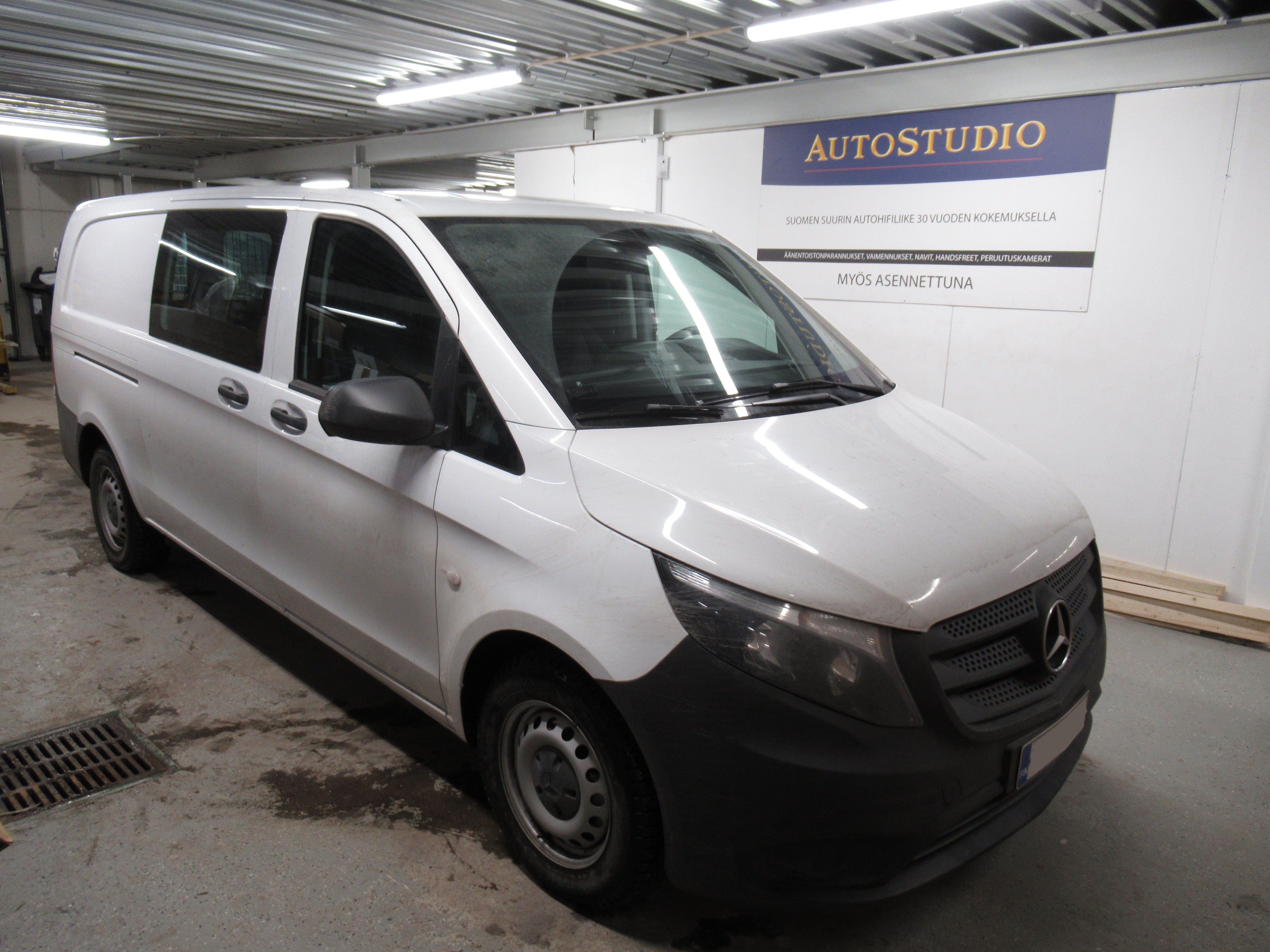 Mercedes Benz Vito W447 hifipaketin asennus Mercedes Benz Vito W447 hifipaketin asennus