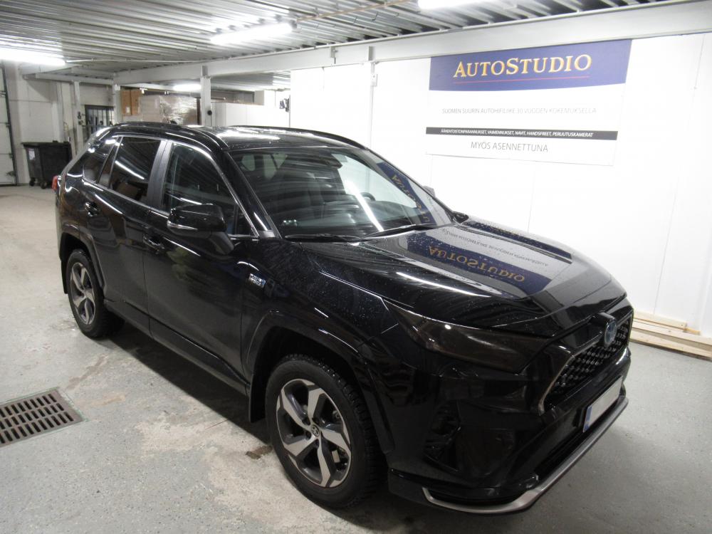 Toyota RAV4 2021 kaiuttimien asennus ja ovien vaimennus