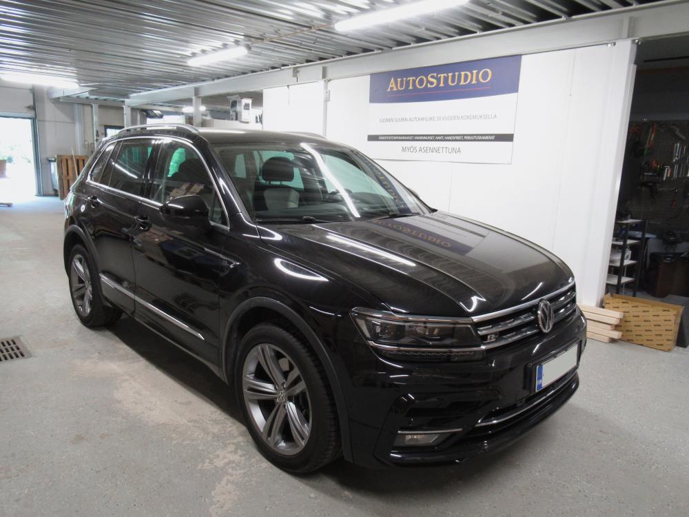 Volkswagen Tiguan 2018 kaiuttimien asennus ja ovien vaimennus