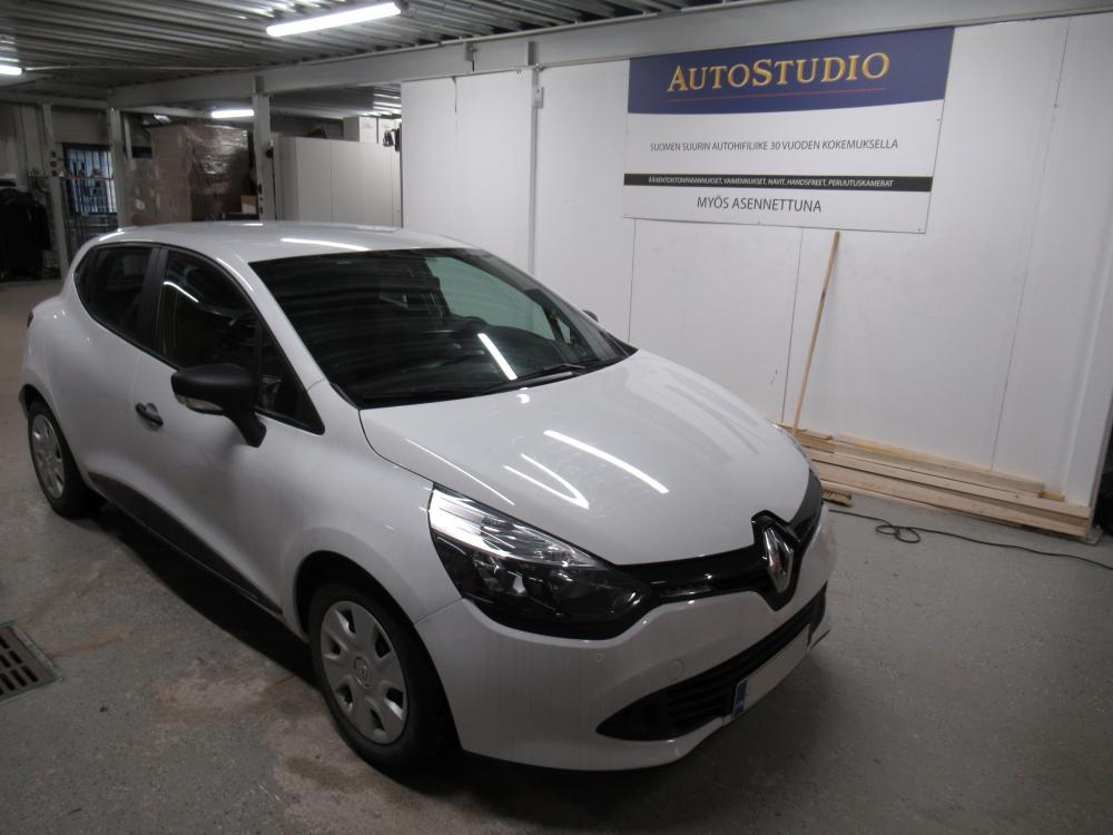 Renault Clio 2016 kaiuttimien asennus ja ovien vaimennus