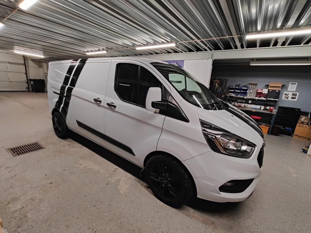 Ford Transit Custom 2018 soittimen ja kameran asennus