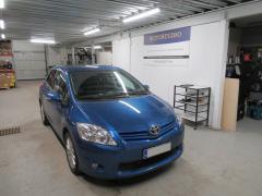 Toyota Auris 2010 soittimen ja kaiuttimien asennus